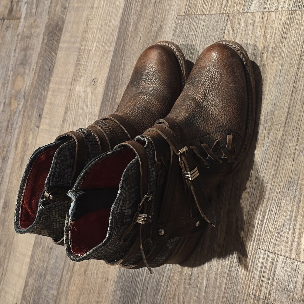 Freebird by Steven Size 8 Leather Boots